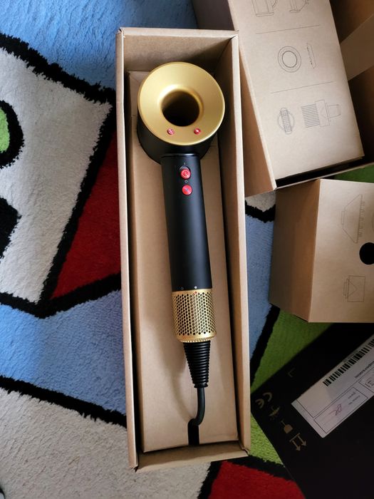 Сешоар Dyson Supersonic HD07 с Пет приставки Черен със златно НОВ