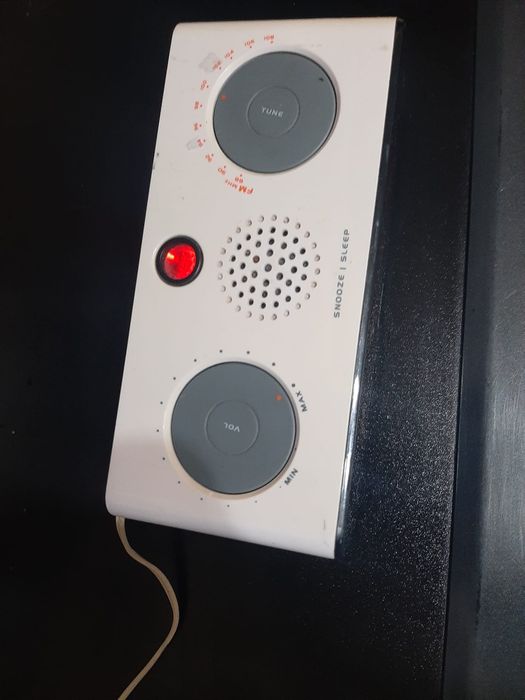 Vănd radio cu ceas și alarma