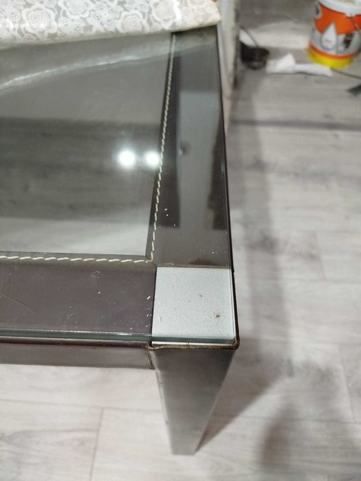 masa sticla, picioare de inox imbracate in piele - 160x90cm, h 74cm