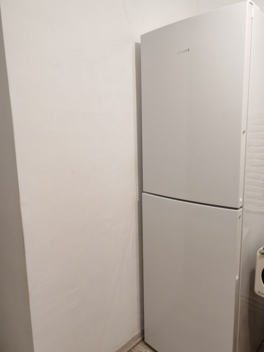 Продаю холодильник Атлант.