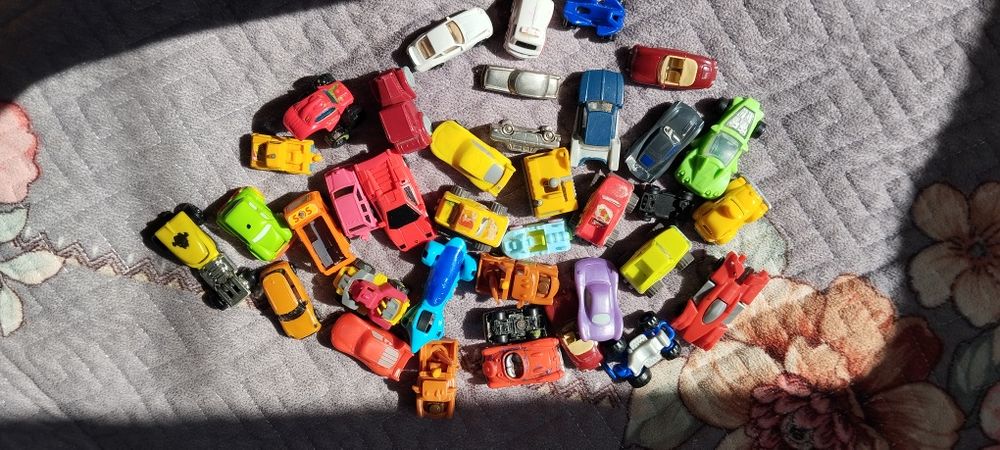 Продам игрушки из киндера