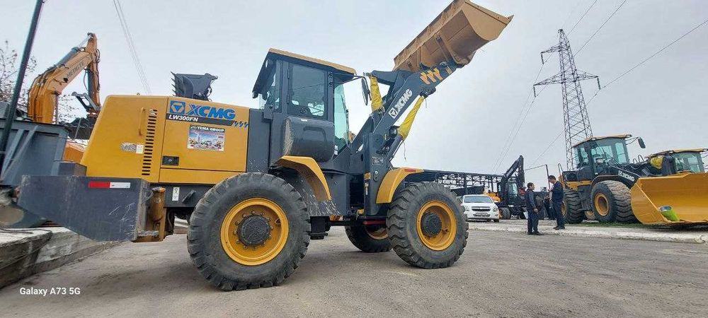 на складе Продаем фронтальный погрузчик XCMG LW300FN 1,8 рыч