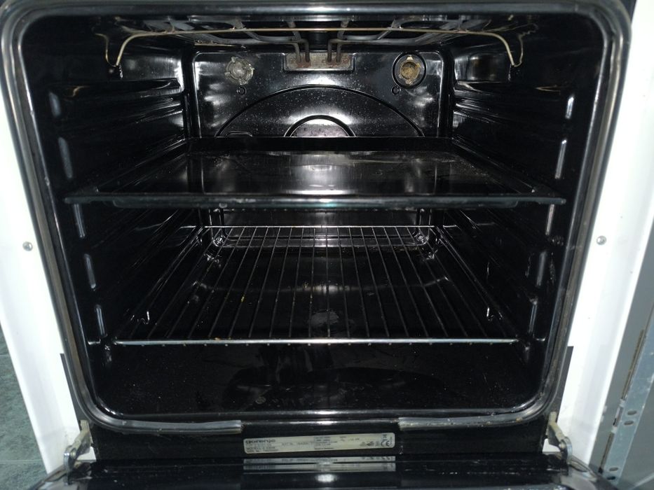Свободностояща Печка Gorenje Е235VV с чугунени котлони.