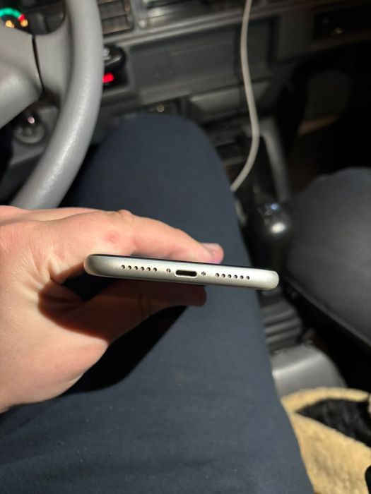 Продам айфон 11 идеял