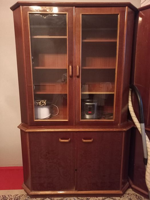 Жихаз мебель. Өте сапалы. Таза ағаш.  Сержант. Ыдыс қоюға болады.