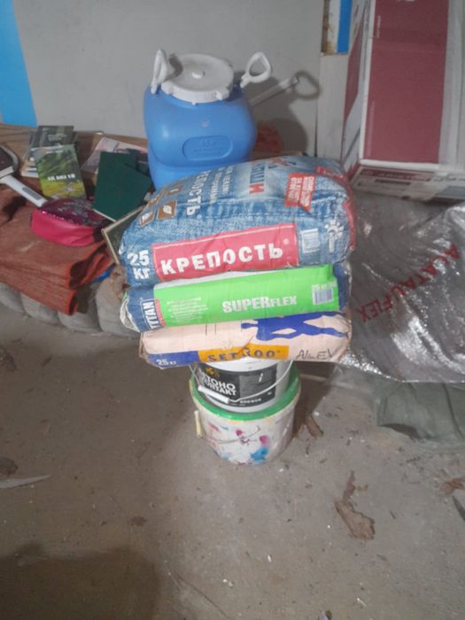 Глат шпаклёвка    3  мешок  кафелный клей  .