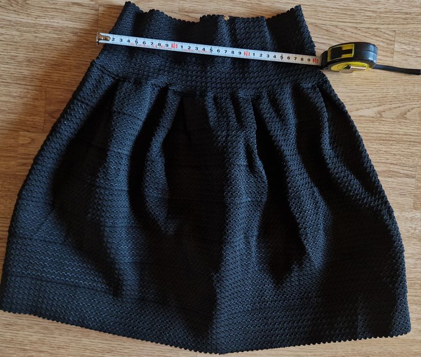 Fustă neagră cu talie elastică