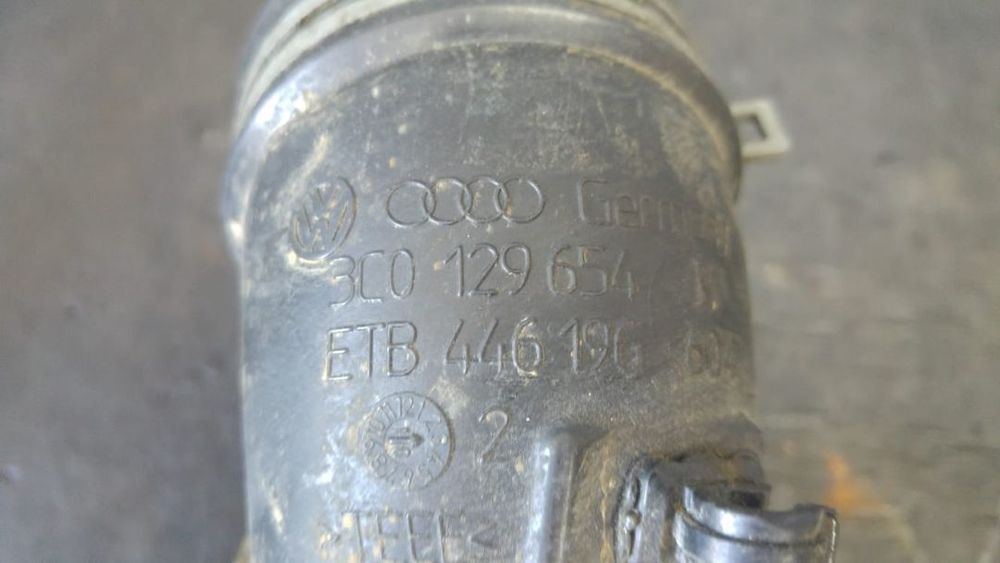 tubulatura admisie  vw golf 5 6 skoda octavia 2 seat leon 1.6 tdi  3c0129654m