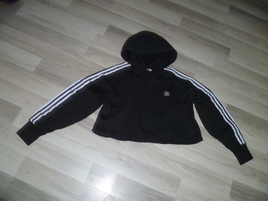 ADIDAS суичър...