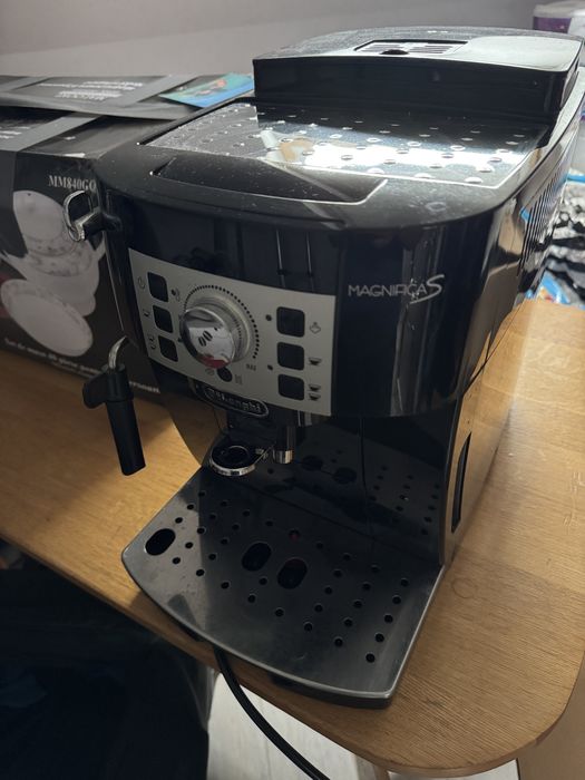 Aparat cafea in stare buna DeLonghi