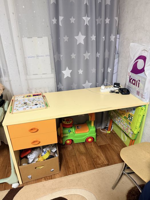 Продам шкафы и стол письменный