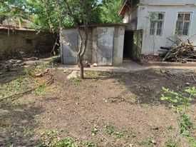 Селски имот - къща и дворно място