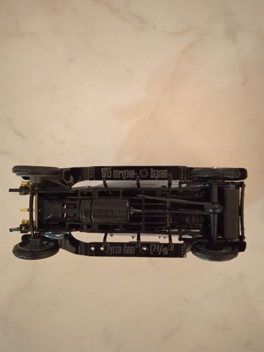 Модель автомобиля Руссо-Балт "Лимузин -Берлин"