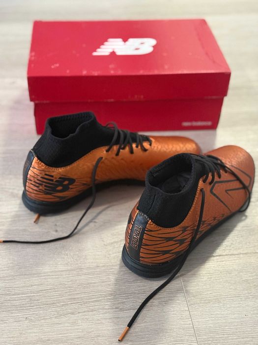 Ghete de sintetic New Balance NOI!