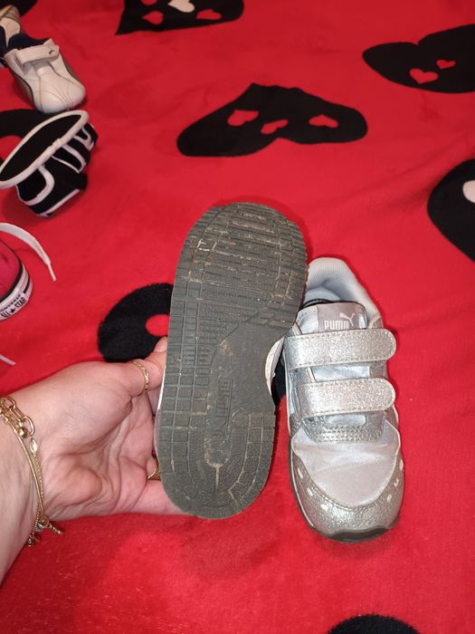 Vând adidasi de fetite originali