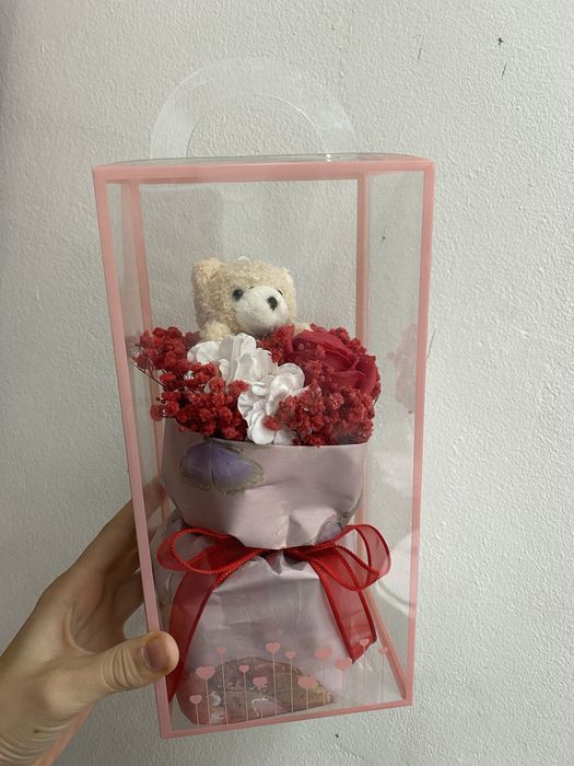 Декоративни букети и подаръчни кутии от сапунени рози