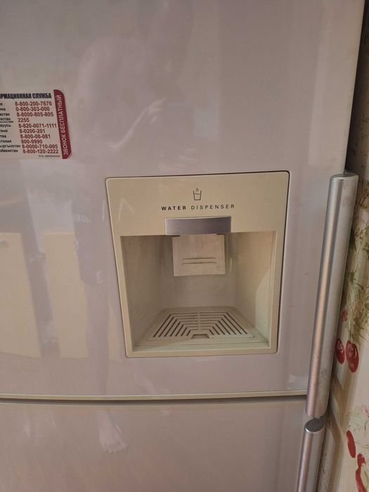 Двухкамерный корейский холодильник LG с диспенсером