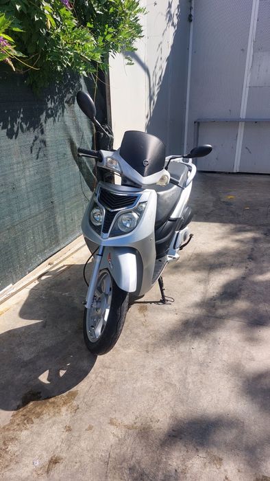 Scuter 125cc 12cp motor honda, se conduce cu permis categoria  B
