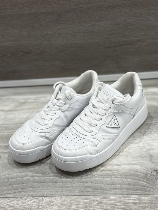 Дамски бели кецове Guess