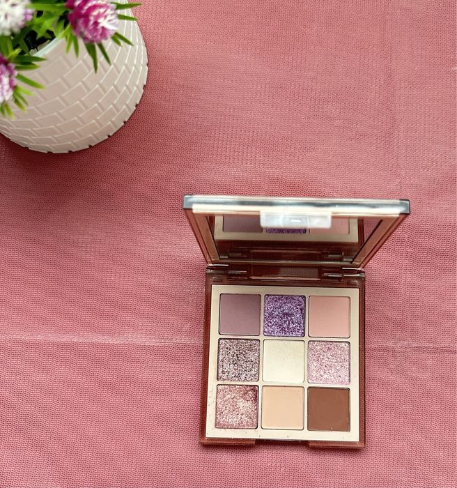 Палетка теней HUDA BEAUTY