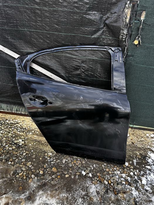 Ușă dreapya spate mazda 3.sedan.cod:bcjh72010..