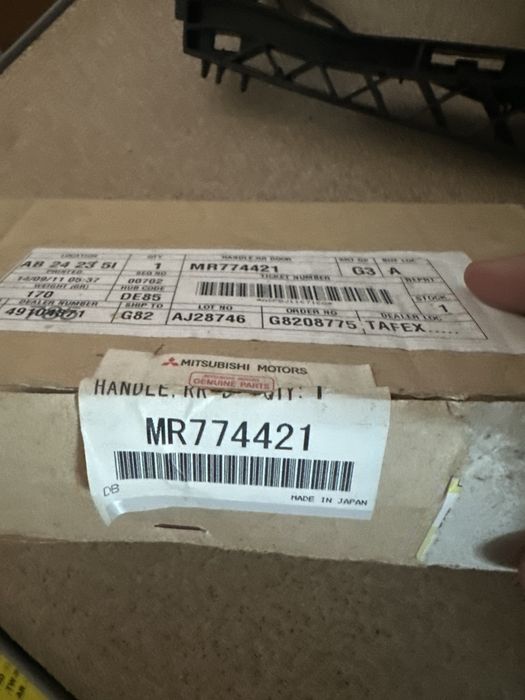 Mitsubishi Galant 97-2001 задна лява дръжка врата !НОВА! ОЕМ