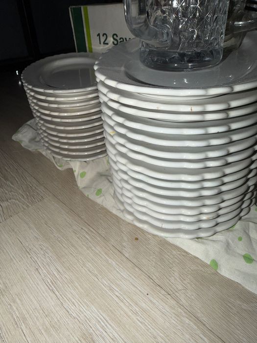 Продам  тарелки белые