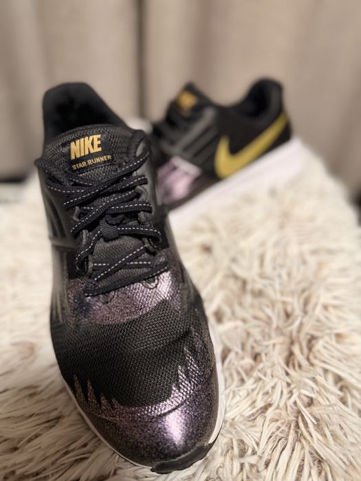 Дамски маратонки Nike