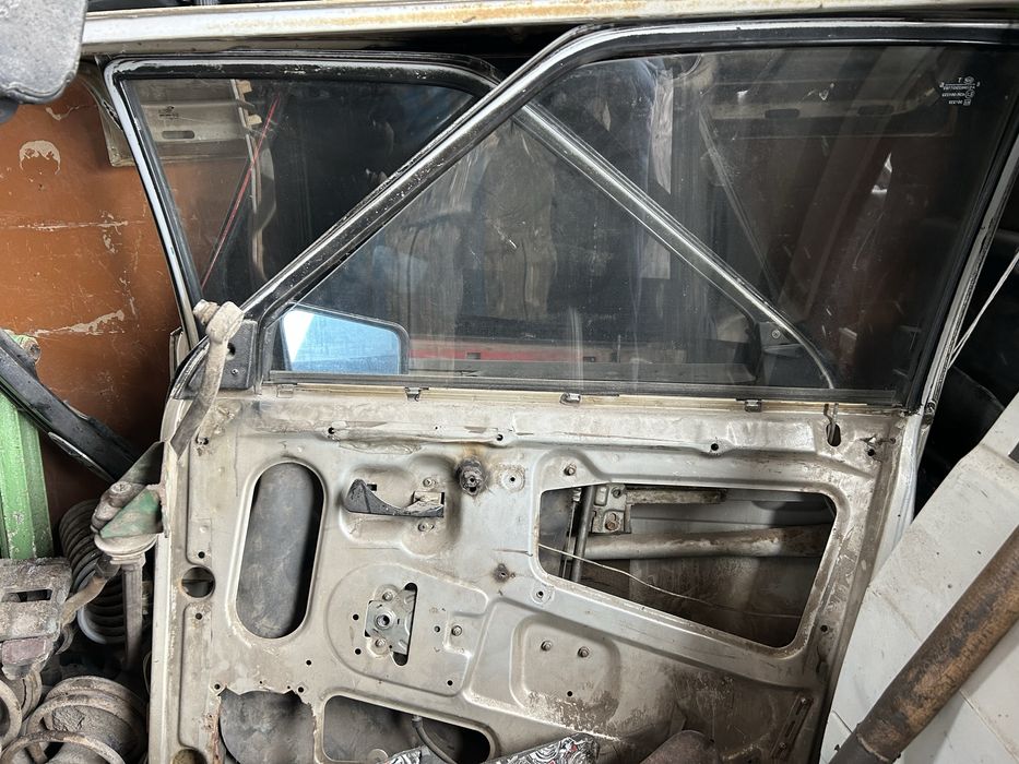 Продаю двери на ваз 2199