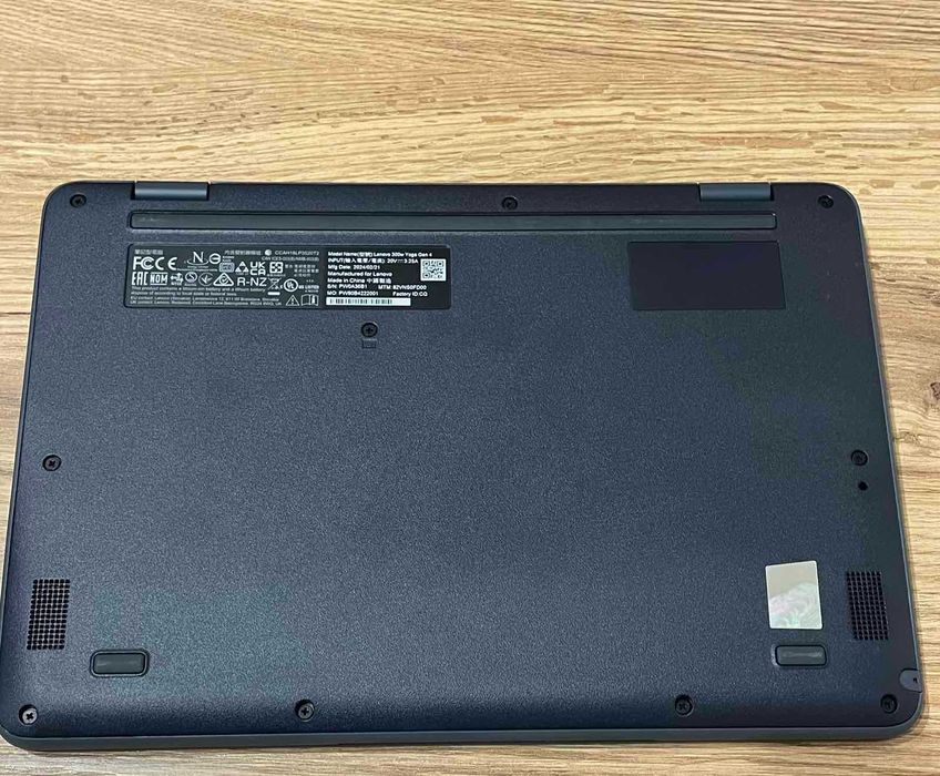 Лаптоп Lenovo 300W Yoga Gen 4  НОВ
