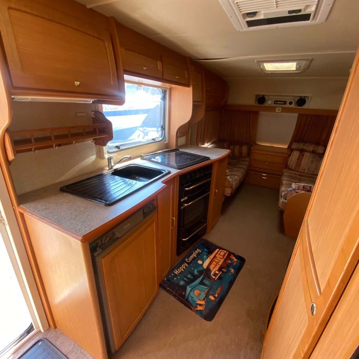 Каравана Elddis 1998.  8 метра, 6 местна