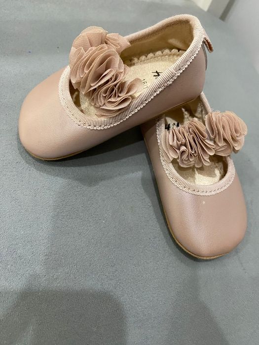 Продам детскую обувь