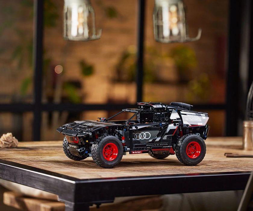 LEGO 42160 Technic 42160 - Audi RS Q e-tron