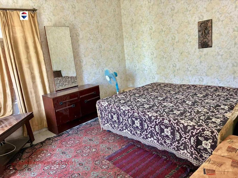 Къща с двор за продажба в с. Юделник