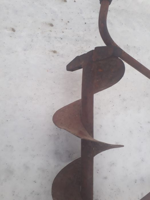 Продам ледобур для рыбалки