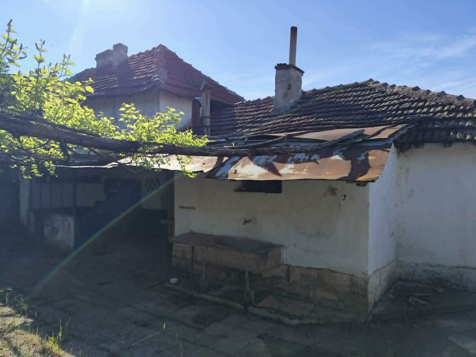 Къща с голям двор, село Лехчево