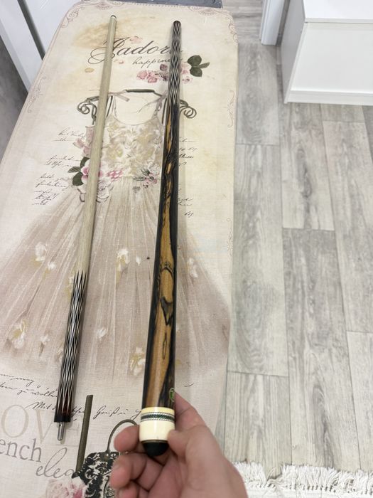 Бильярдный кий из лунного эбена ,в скрутке змея