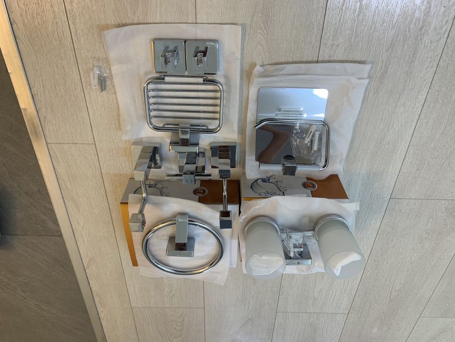 Ronas комплект для ванной и туалета