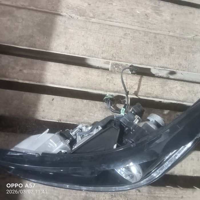 Фара на машину   имеется робочия