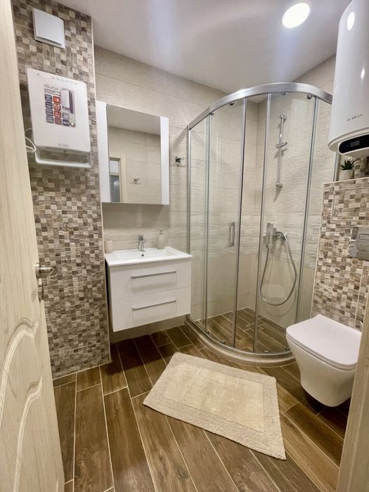 Дава се под наем Двустаен апартамент в Русе, Център - 62 кв.м за 453.9 € - Снимка #2