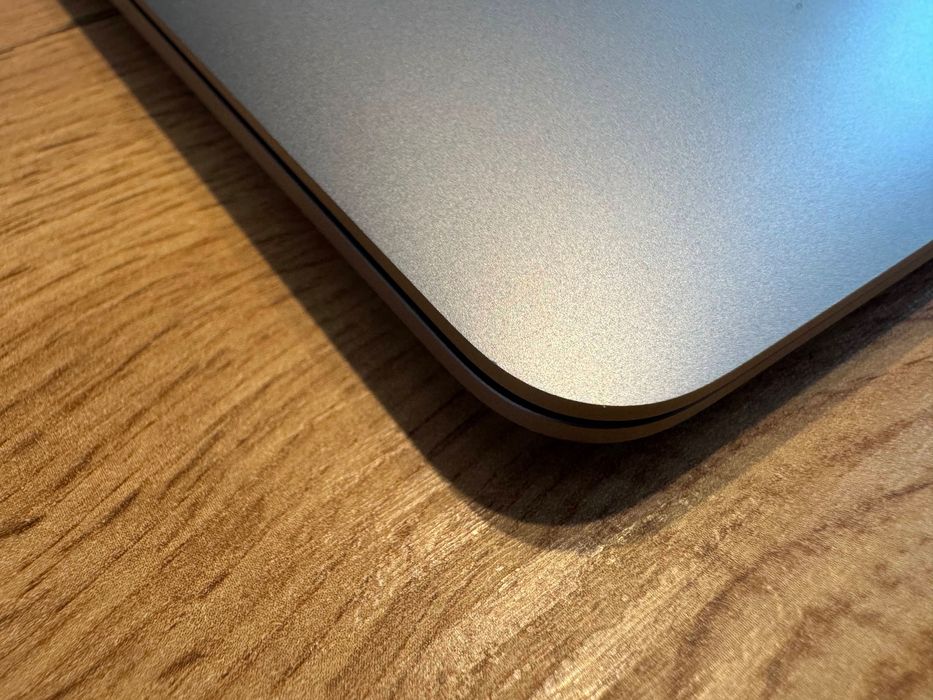 MacBook Air M1 (2020) • 512GB SSD • 8GB RAM • Încărcător original