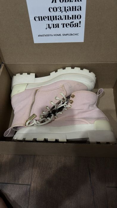 Продам ботинки MK