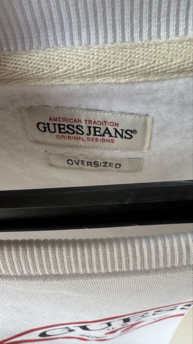 Здравейте,продавам оргинална есенно зимна блуза Guess.Размер М но е уголемена и е по към Л.50 €