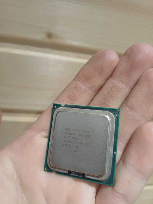 Процессор Intel Pentium E5200