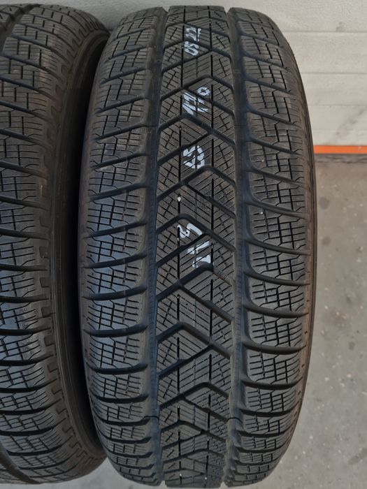 Зимни гуми 4 броя PIRELLI ScorpionWinter 215 65 R17 дот 0522