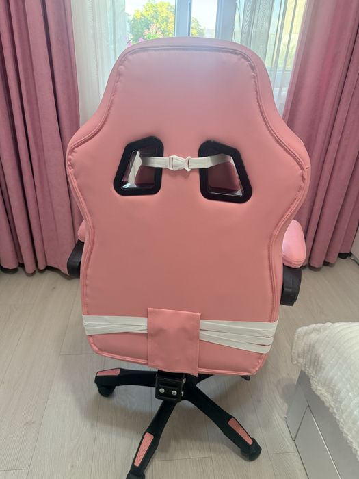 Vand scaun de gaming aproape nou
