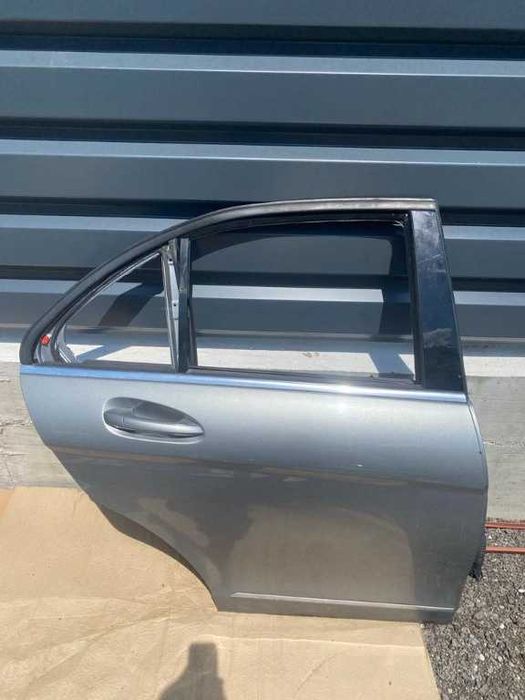 Usa stanga dreapta spate berlina mercedes c class w204 berlina culori