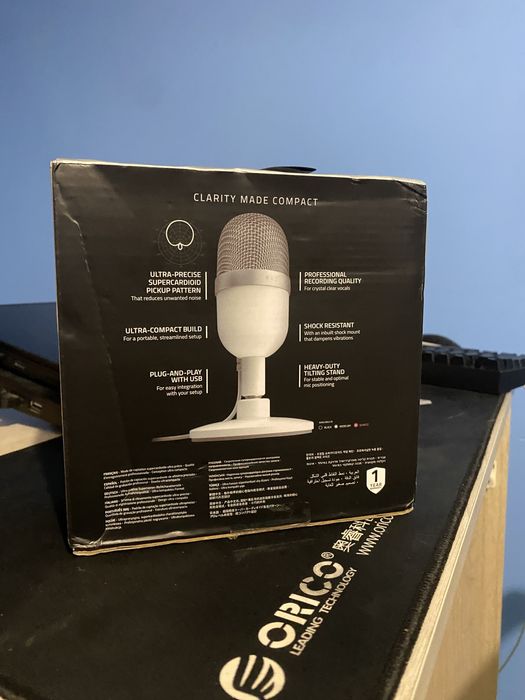 Razer Seiren Mini  бял – нов