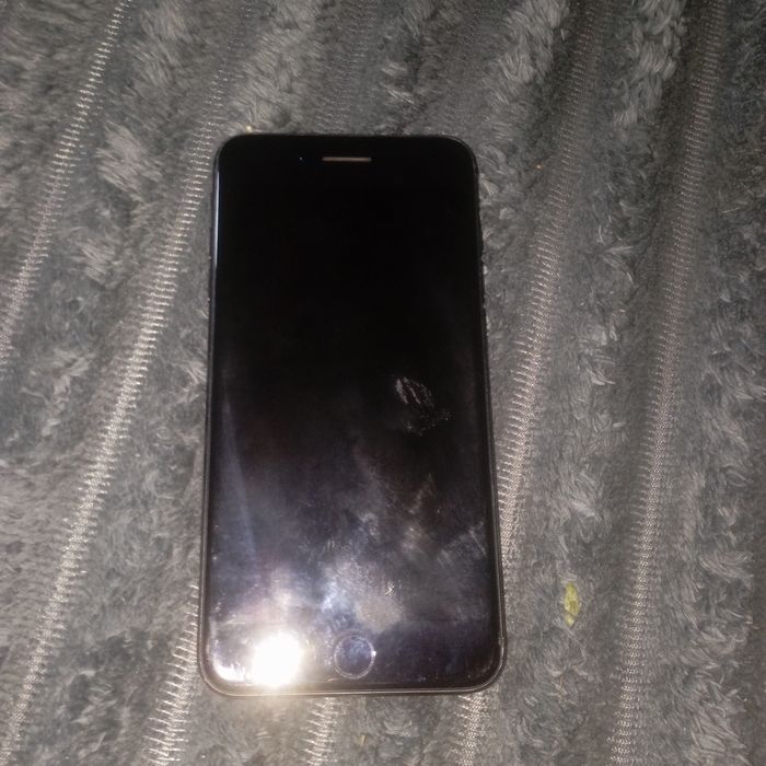 Продам айфон 7 plus (не работает дисплей)