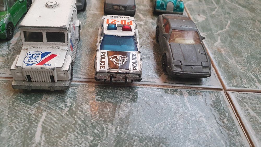 Стари играчки  Колички  15 броя